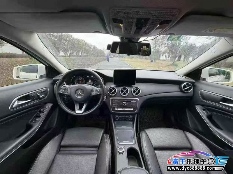 18年奔驰GLA轿车抵押车出售