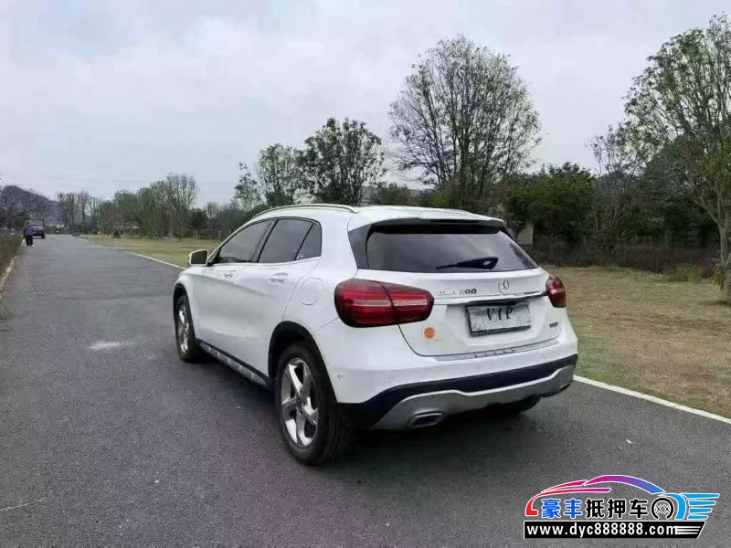 18年奔驰GLA轿车抵押车出售