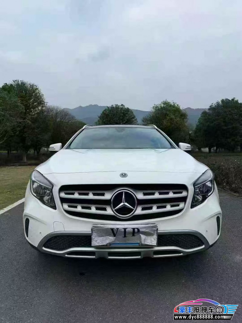 18年奔驰GLA轿车抵押车出售