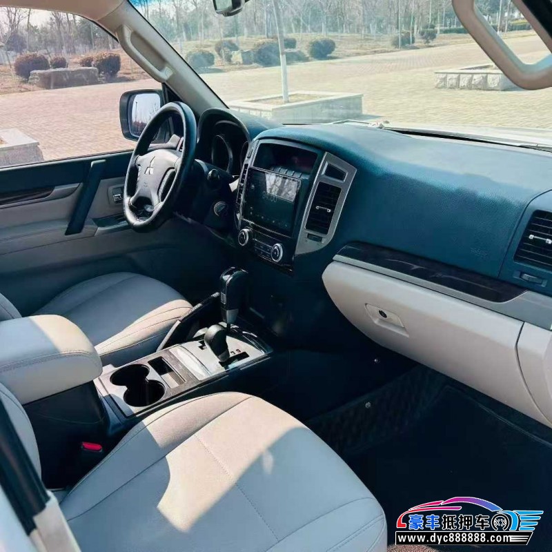 19年三菱帕杰罗SUV抵押车出售