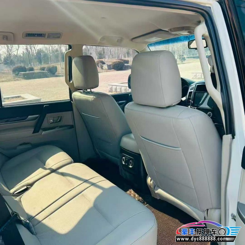 19年三菱帕杰罗SUV抵押车出售