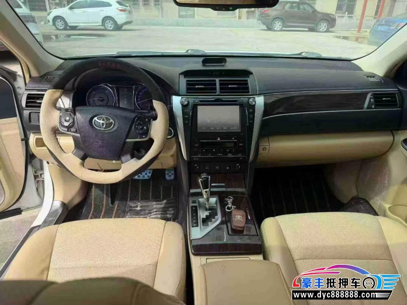 17年丰田凯美瑞轿车抵押车出售