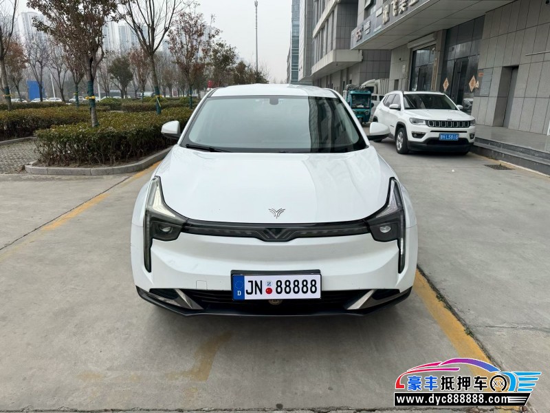 抵押车出售23年哪吒U轿车