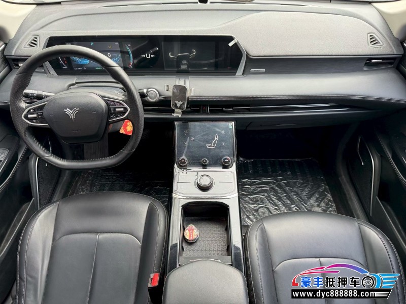 23年哪吒U轿车抵押车出售