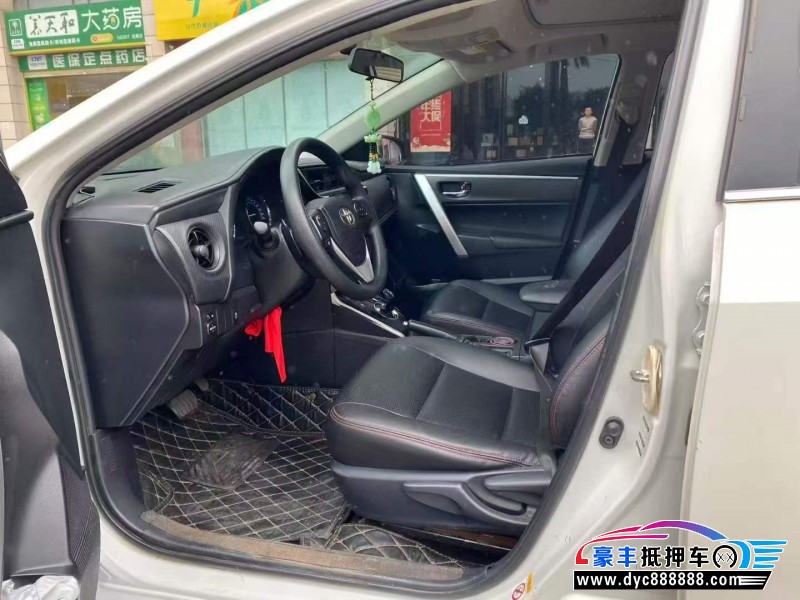 18年丰田雷凌轿车抵押车出售