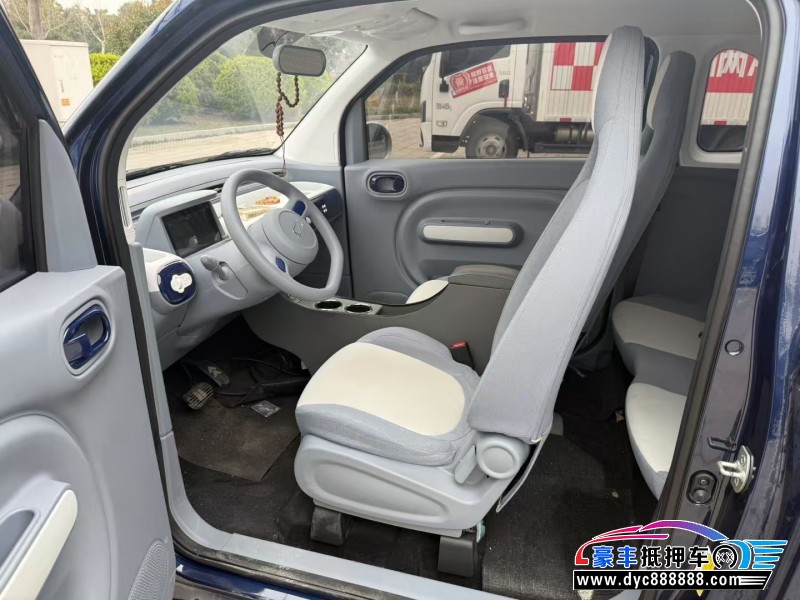 28年奔腾小马轿车抵押车出售