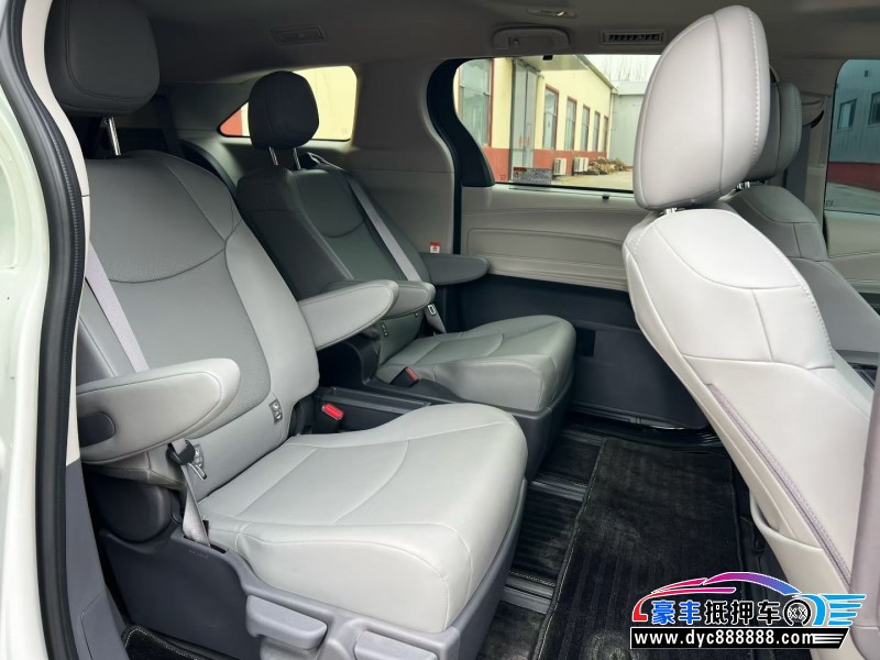 24年丰田格瑞维亚轿车抵押车出售