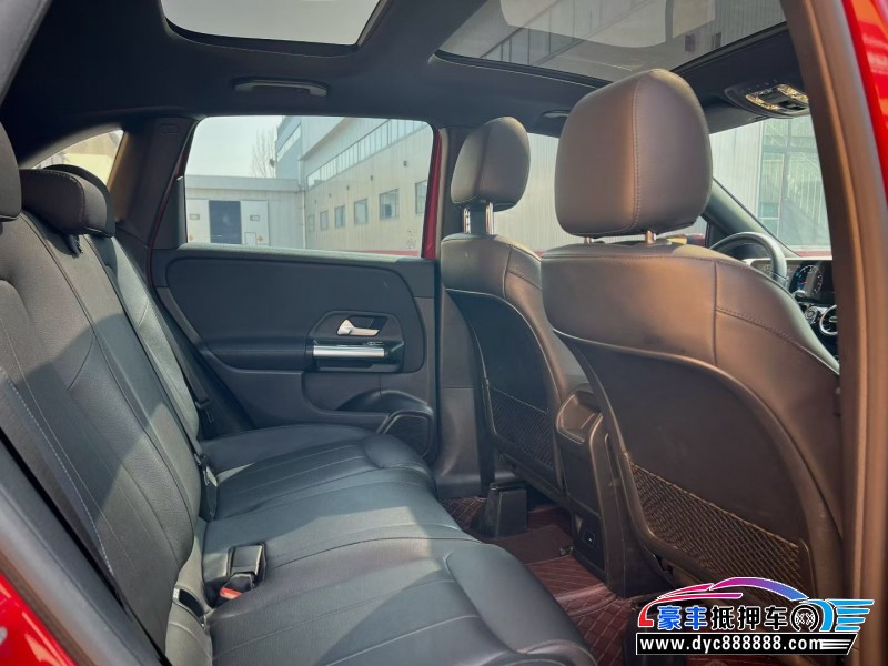 22年奔驰B轿车抵押车出售