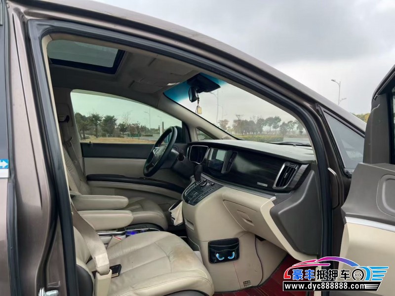 13年别克GL8轿车抵押车出售