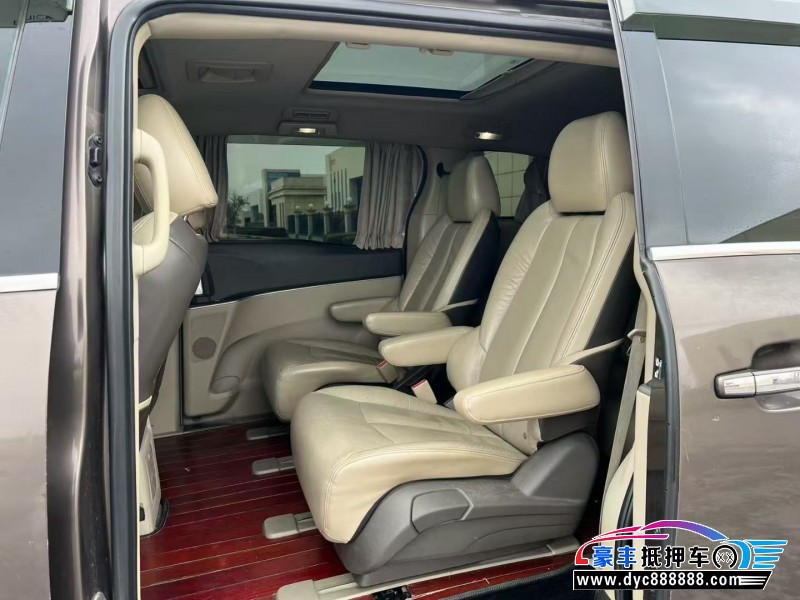 13年别克GL8轿车抵押车出售