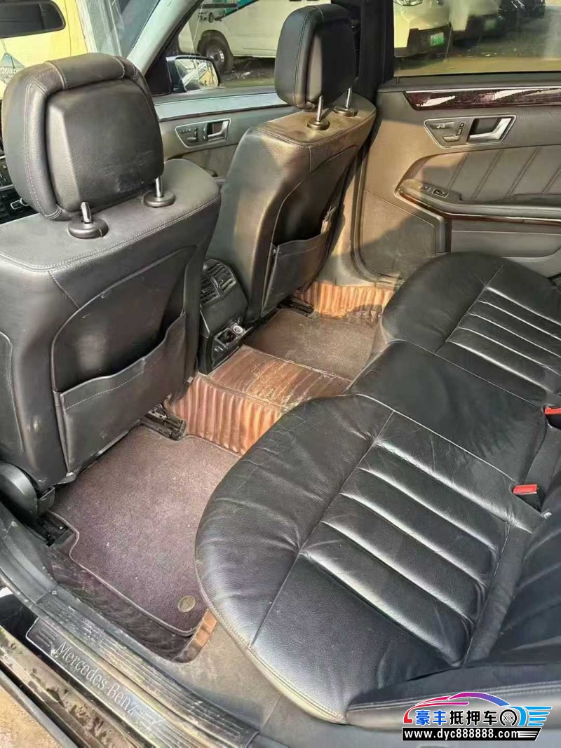 13年奔驰E轿车抵押车出售