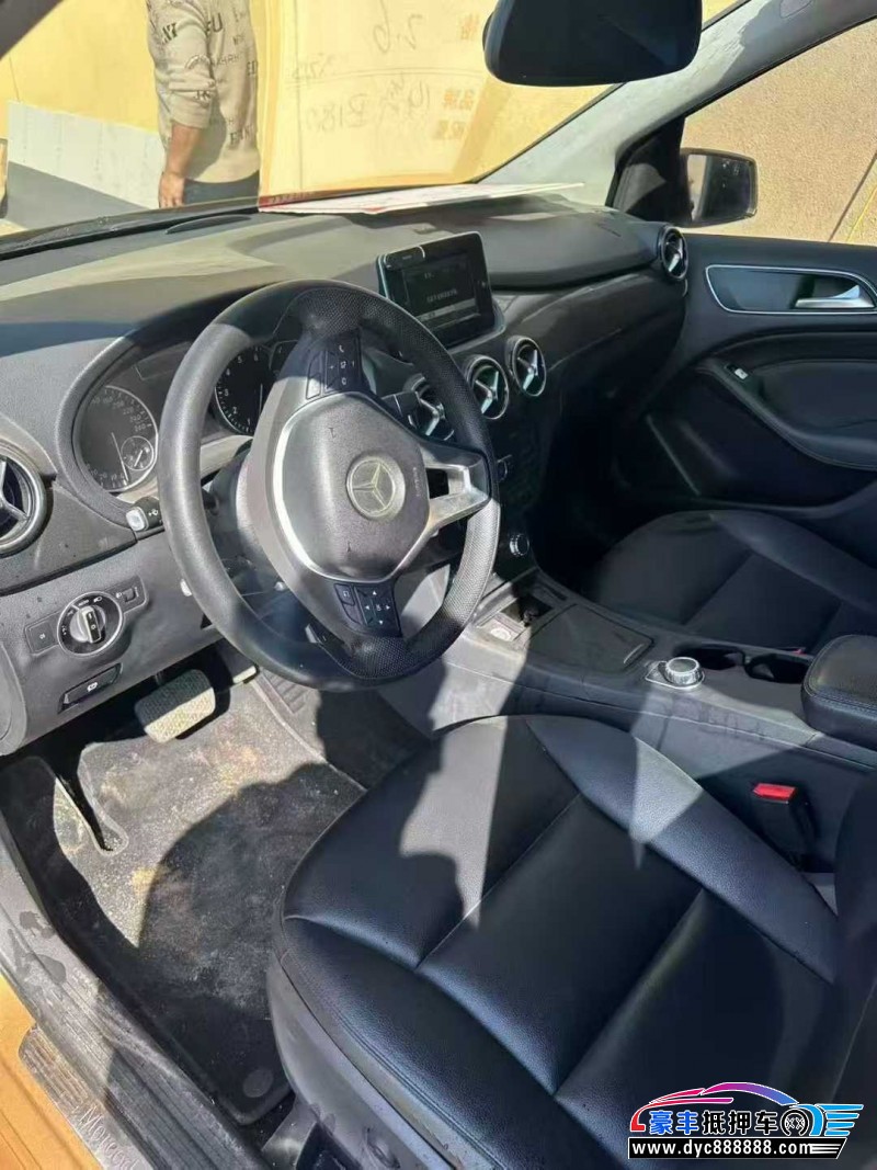 14年奔驰B轿车抵押车出售