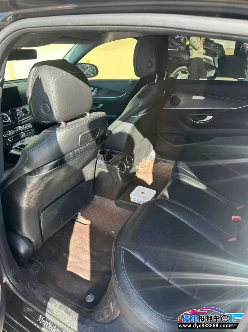 17年奔驰E轿车抵押车出售