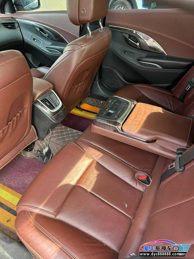 14年别克君越轿车抵押车出售