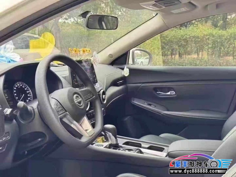 25年日产轩逸轿车抵押车出售