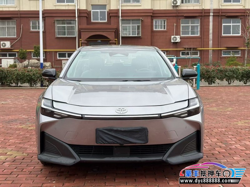 抵押车出售25年丰田BZ3轿车