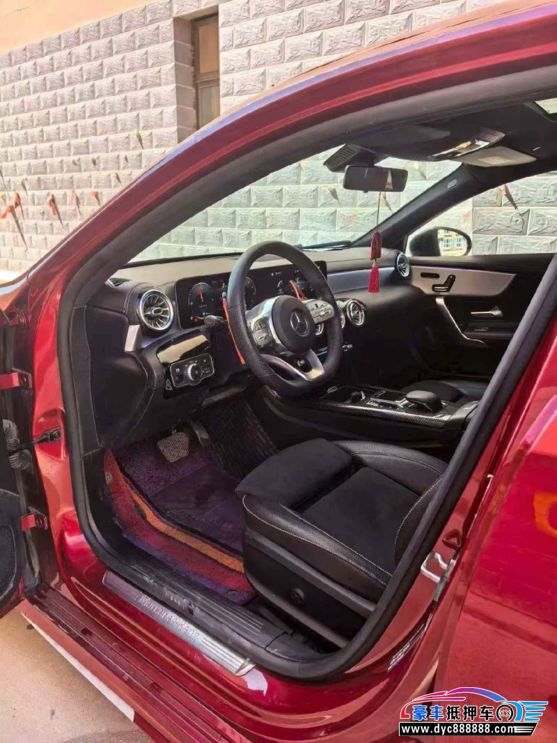 19年奔驰A轿车抵押车出售