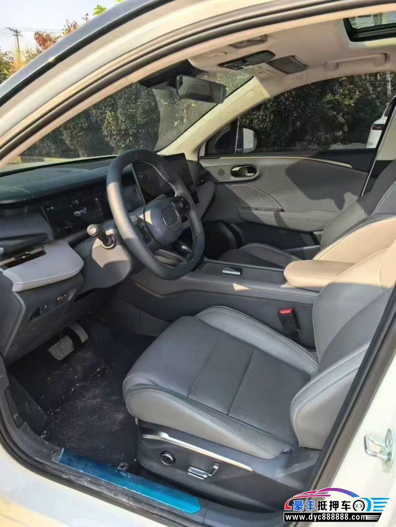 25年领克06轿车抵押车出售