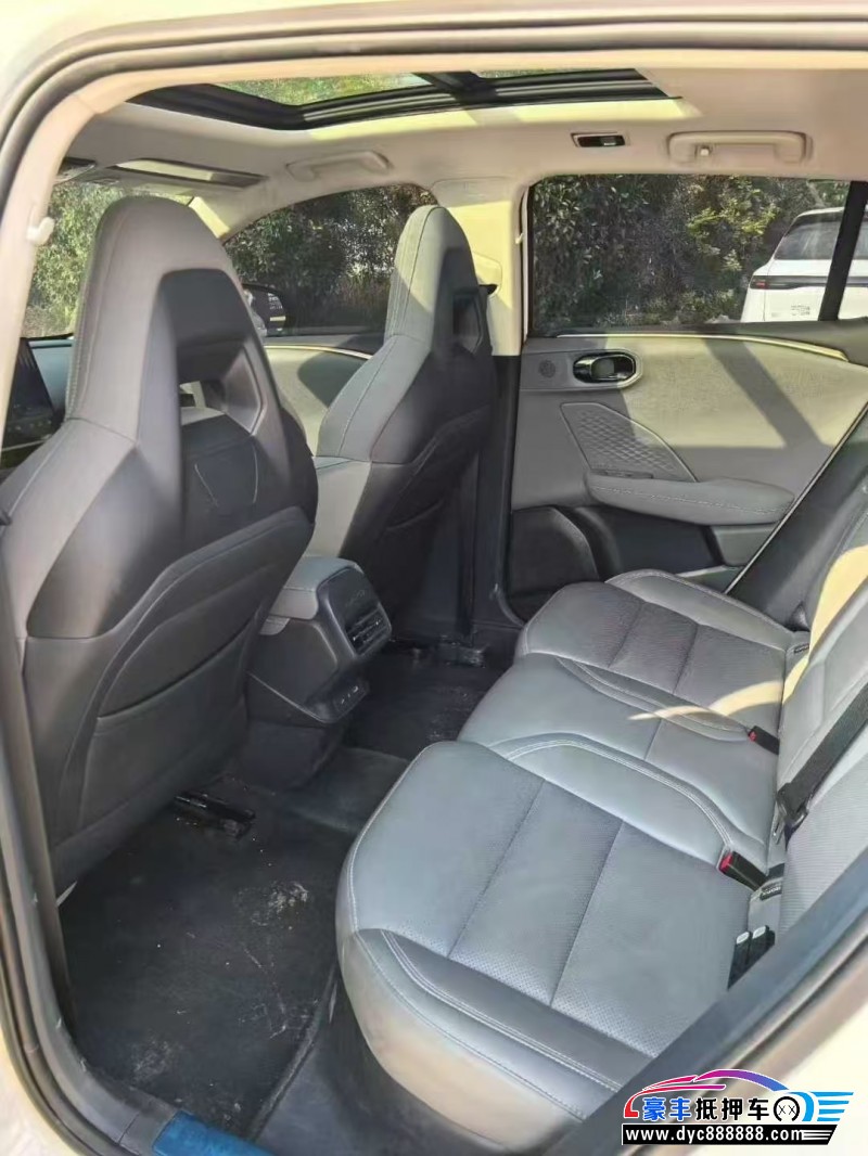 25年领克06轿车抵押车出售