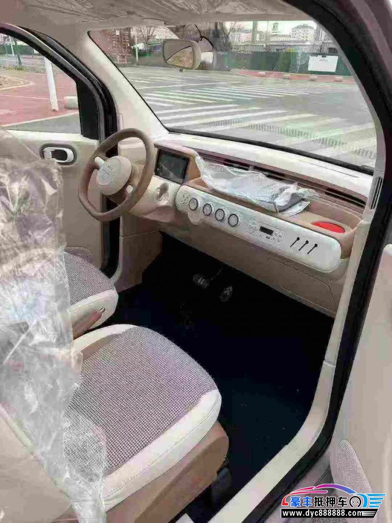 26年奔腾小马轿车抵押车出售