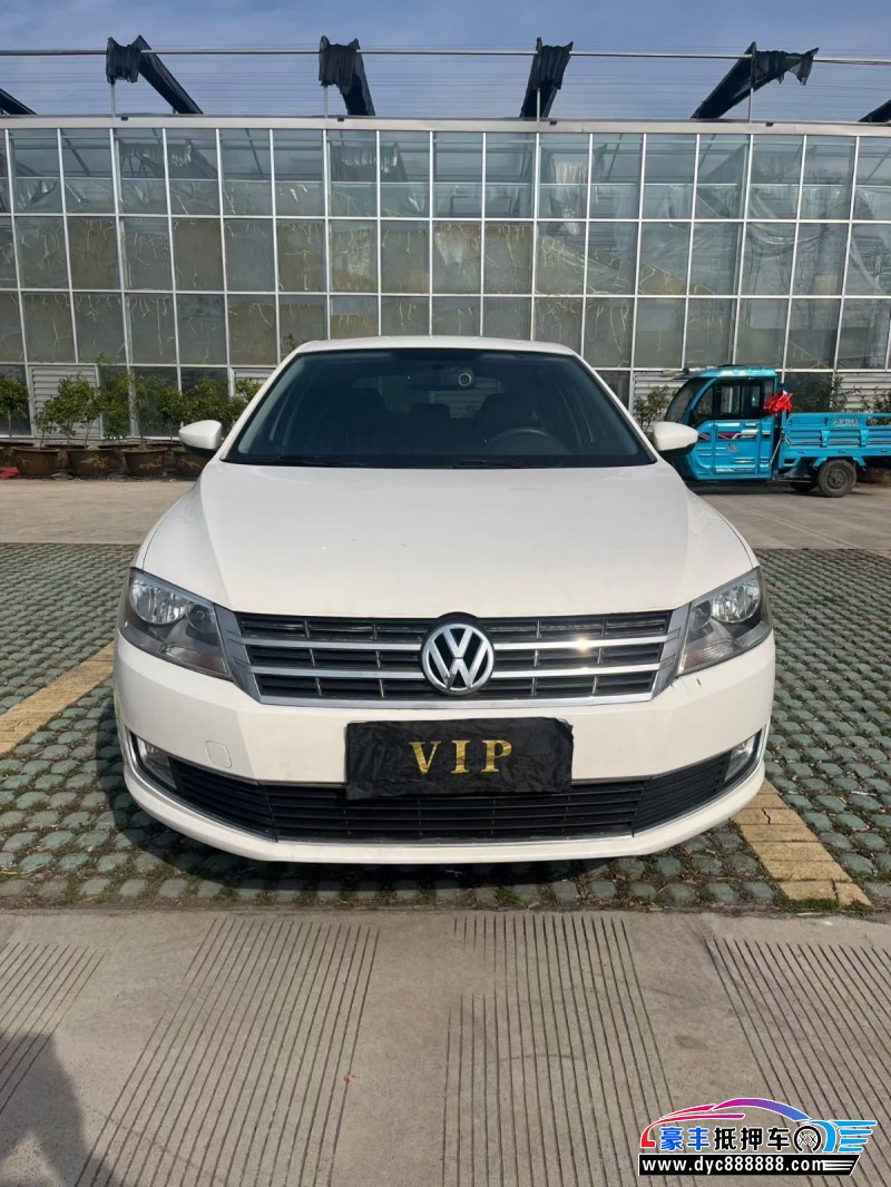 抵押车出售14年大众朗行轿车