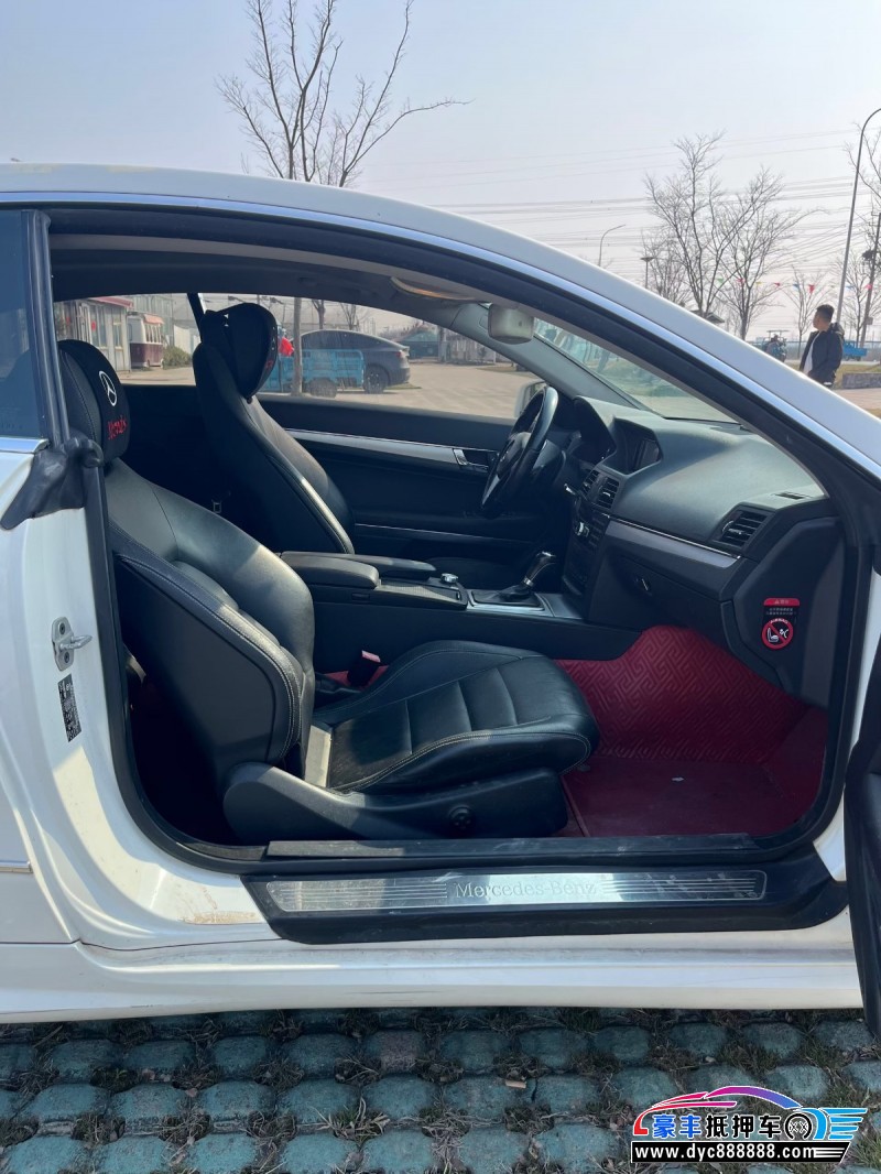 13年奔驰E轿车抵押车出售