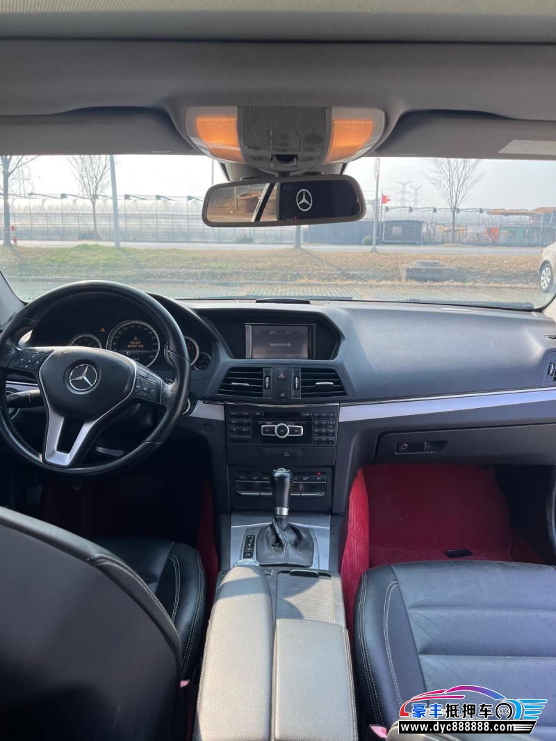 13年奔驰E轿车抵押车出售