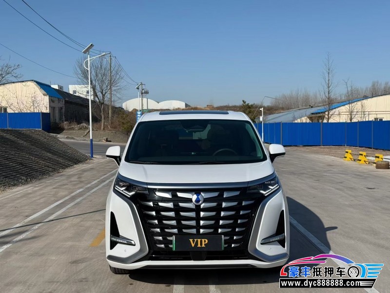 抵押车出售22年腾势D9轿车