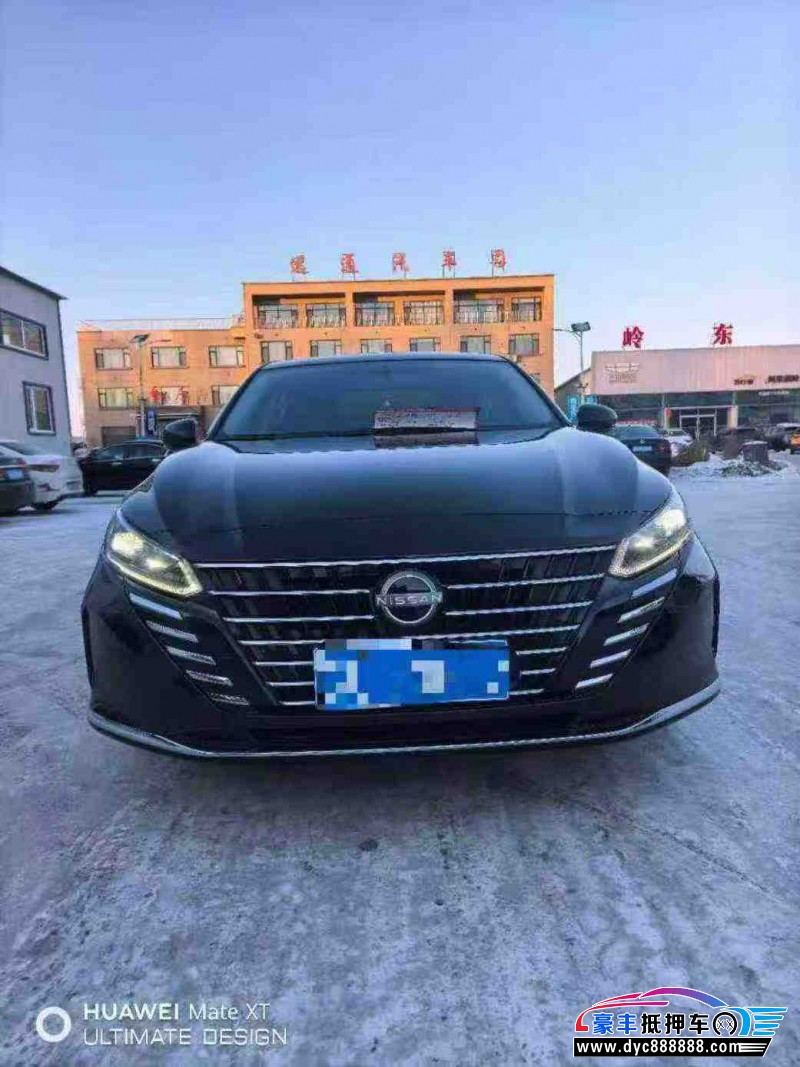 25年日产天籁轿车