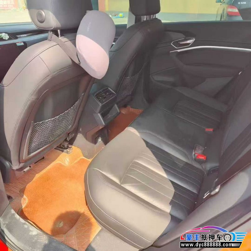 20年奥迪Q8轿车抵押车出售