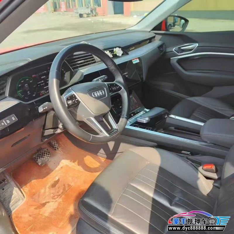 20年奥迪Q8轿车抵押车出售