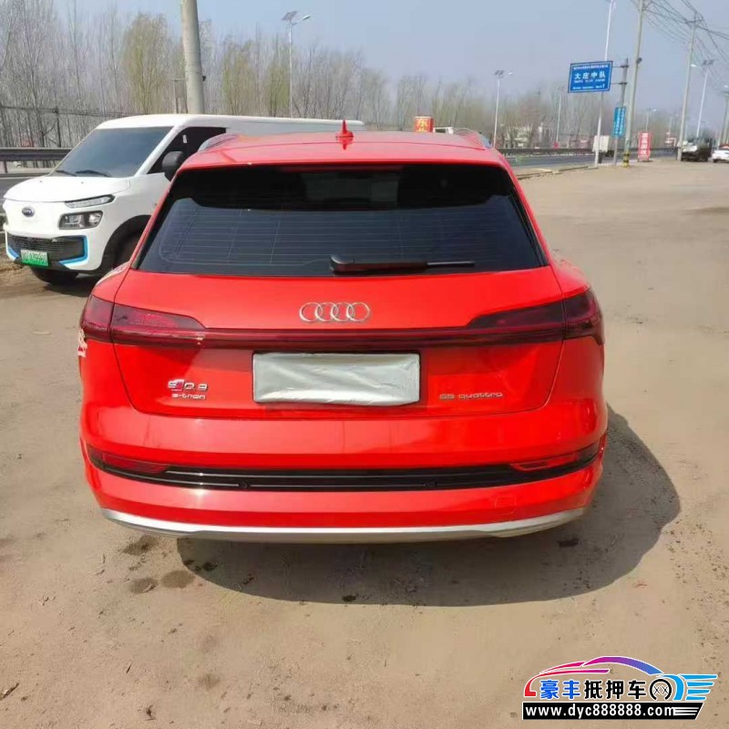 20年奥迪Q8轿车抵押车出售