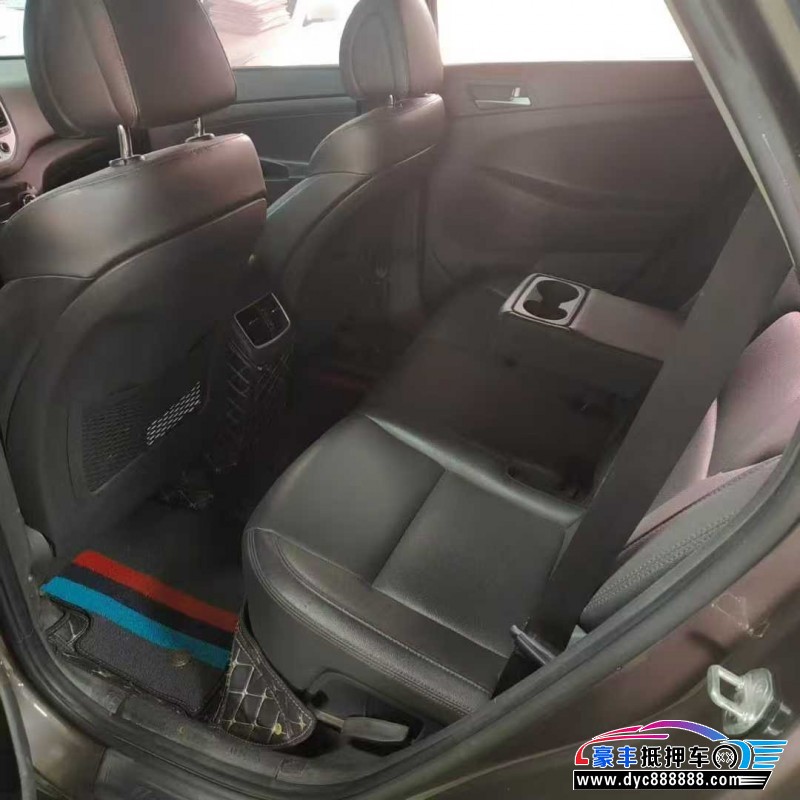 18年现代途胜轿车抵押车出售