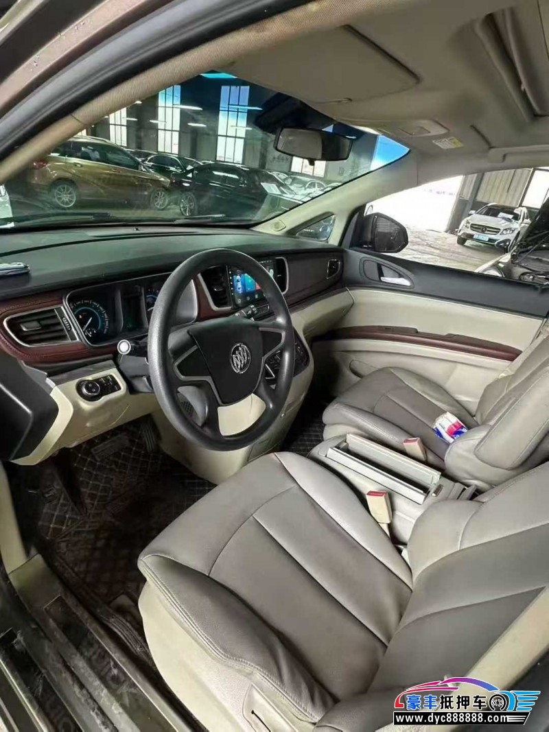 15年别克GL8轿车抵押车出售