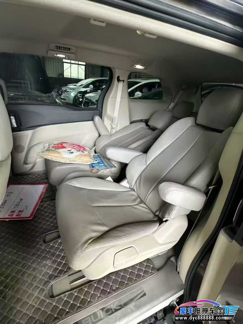 15年别克GL8轿车抵押车出售