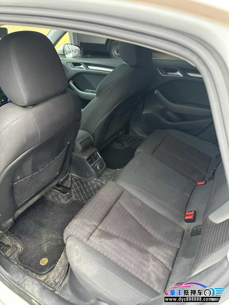 18年奥迪A3轿车抵押车出售