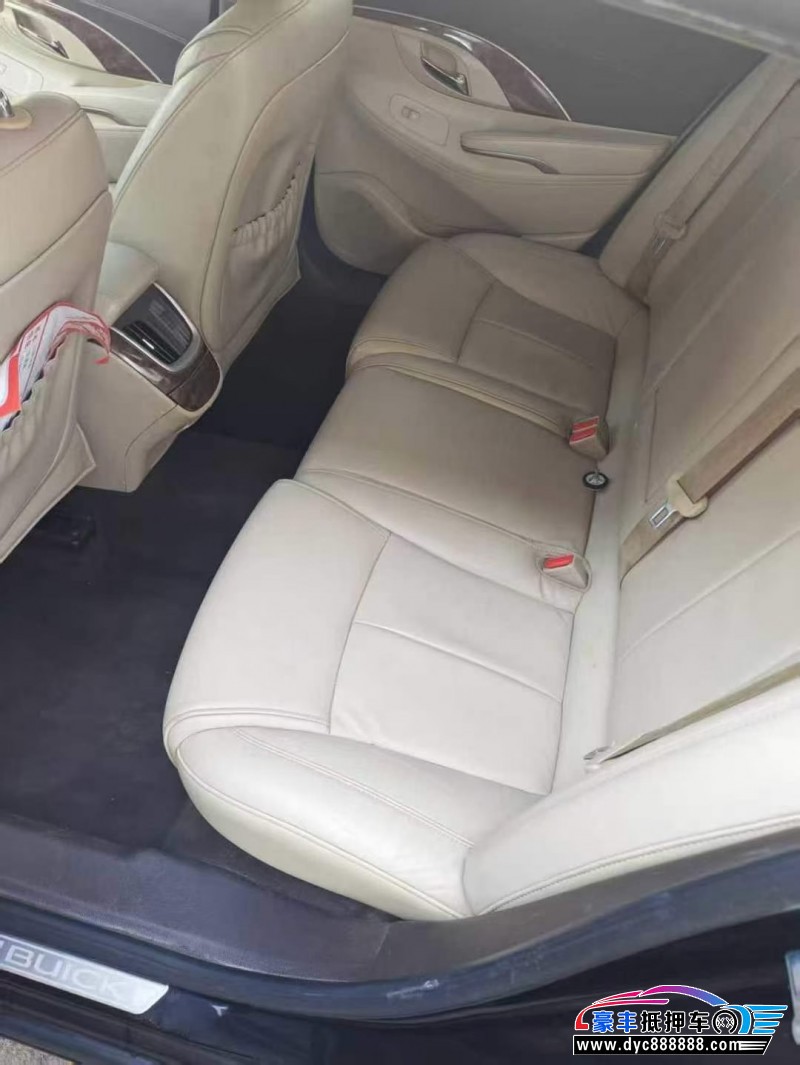 15年别克君越轿车抵押车出售