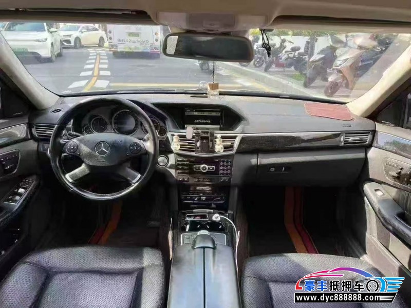 13年奔驰E轿车抵押车出售