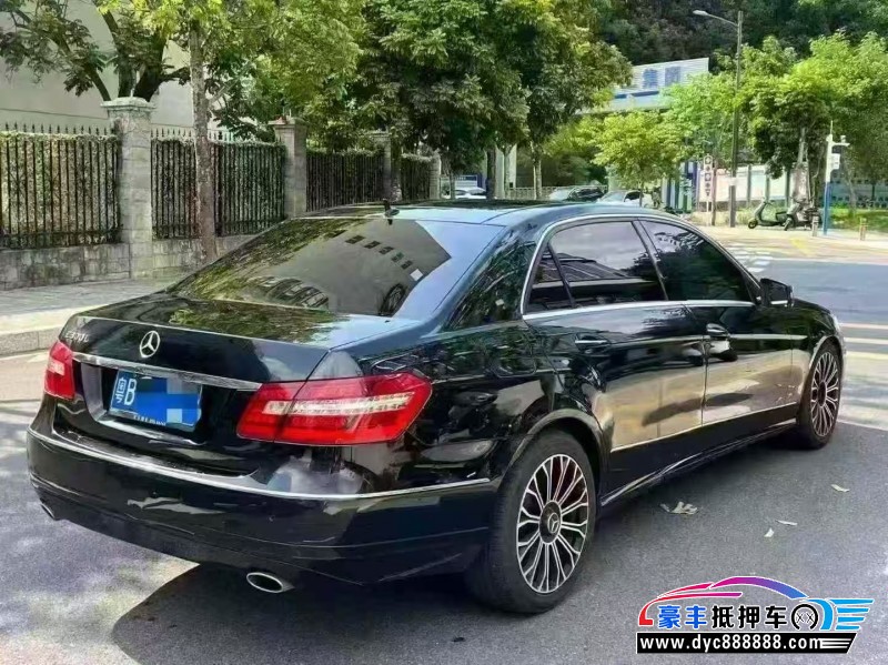 13年奔驰E轿车抵押车出售