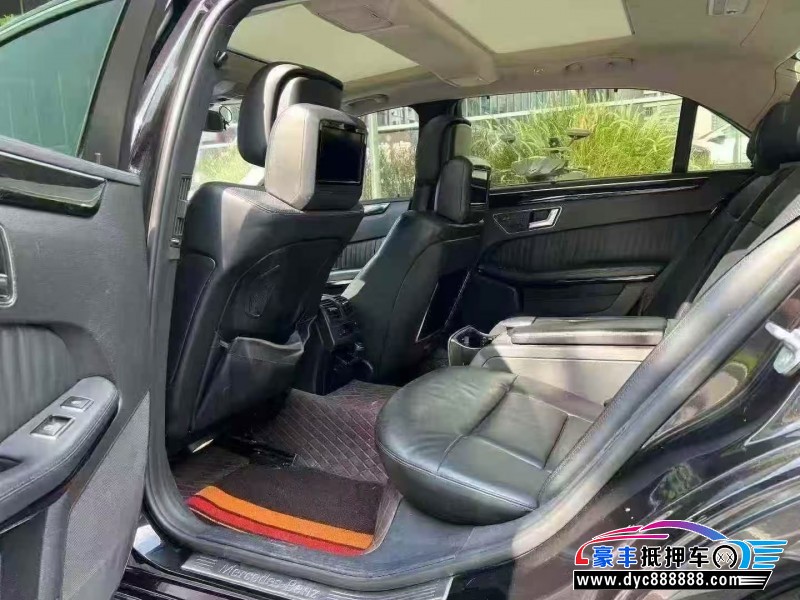 13年奔驰E轿车抵押车出售