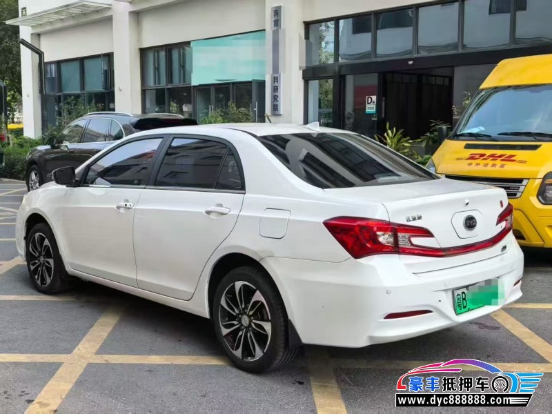 17年比亚迪秦轿车抵押车出售