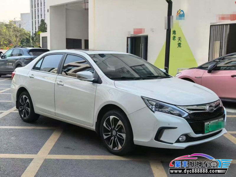 17年比亚迪秦轿车抵押车出售