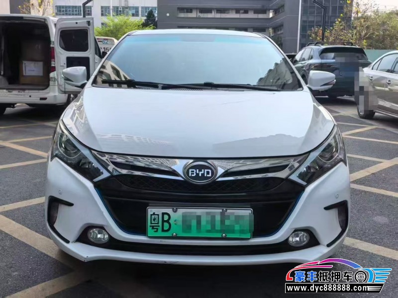 抵押车出售17年比亚迪秦轿车