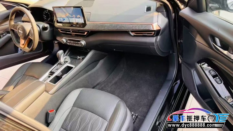 25年日产天籁轿车抵押车出售