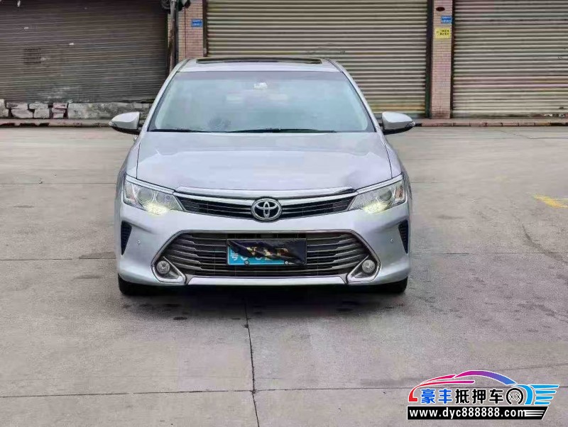 抵押车出售16年丰田凯美瑞轿车