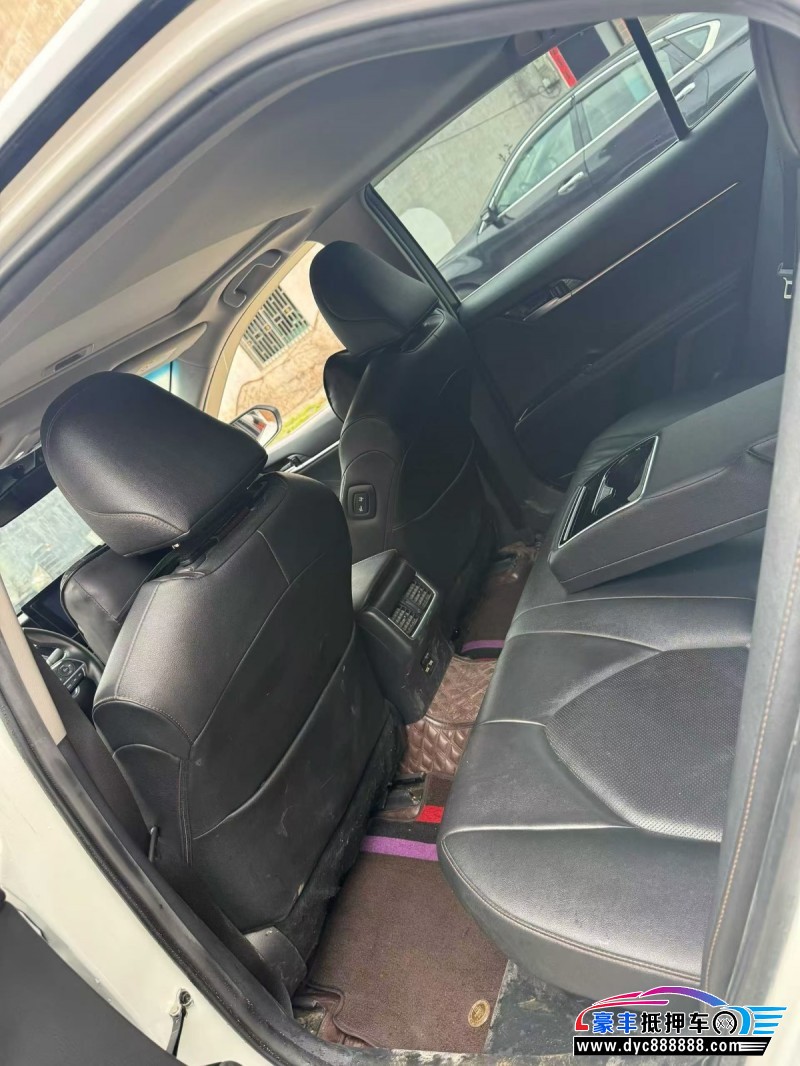 22年丰田凯美瑞轿车抵押车出售