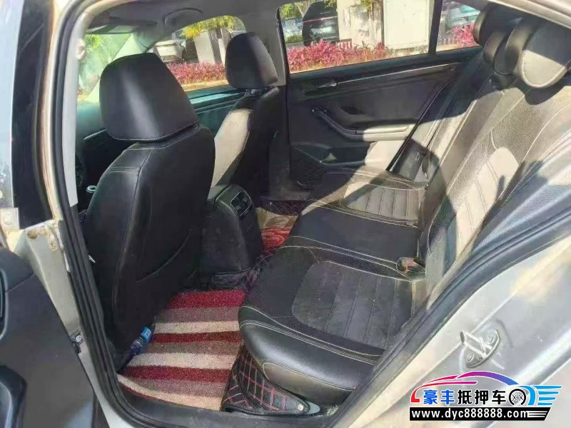 16年大众速腾轿车抵押车出售