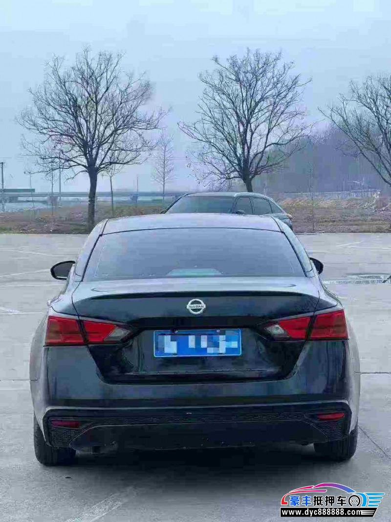 22年日产天籁轿车抵押车出售