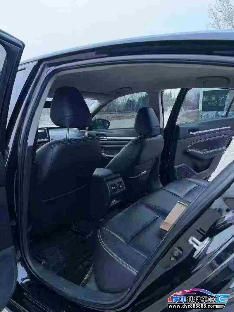 22年日产天籁轿车抵押车出售