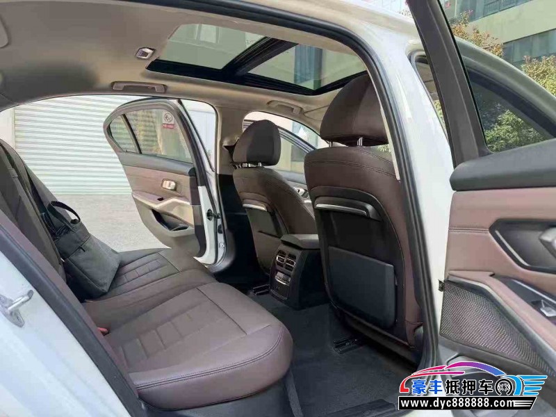 21年宝马3系轿车抵押车出售